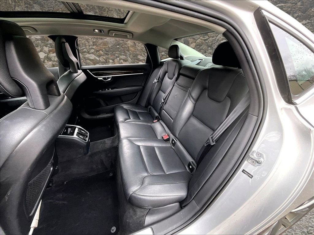 Used 2018 Volvo S90 T6 Momentum w/ Convenience Package image 24