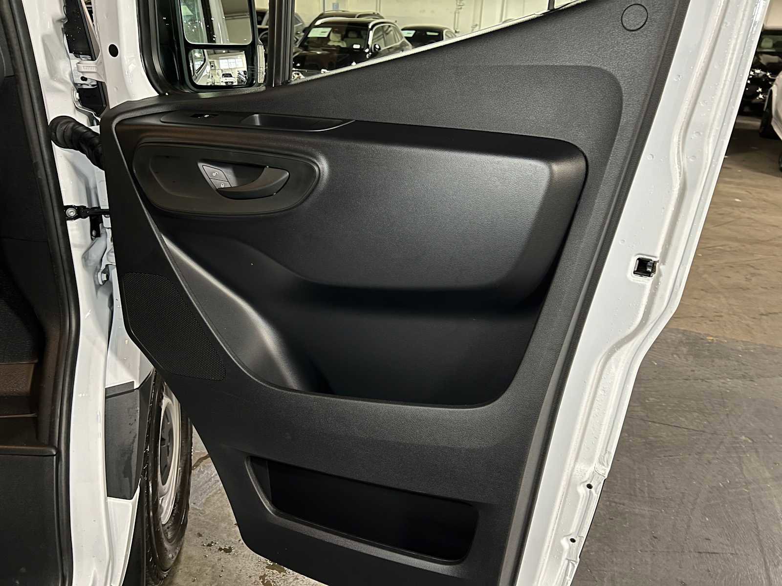Used 2025 Mercedes-Benz Sprinter 2500 image 10