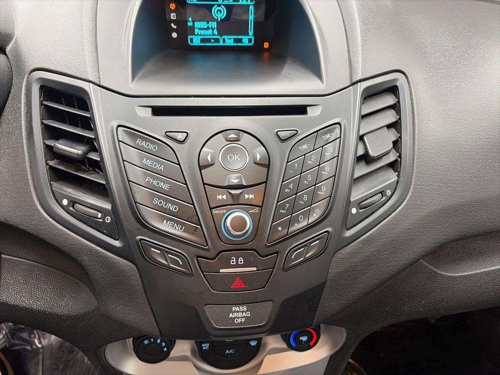 Used 2016 Ford Fiesta SE image 24