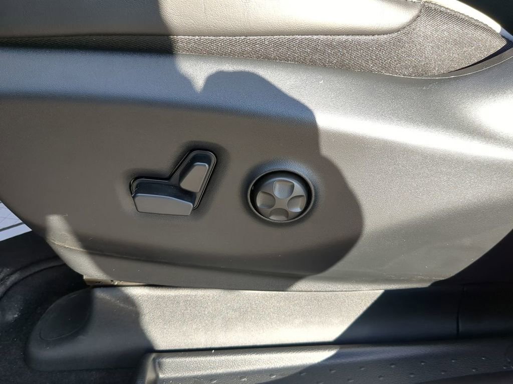 New 2026 Chrysler Pacifica Limited w/ S Appearance Package image 8