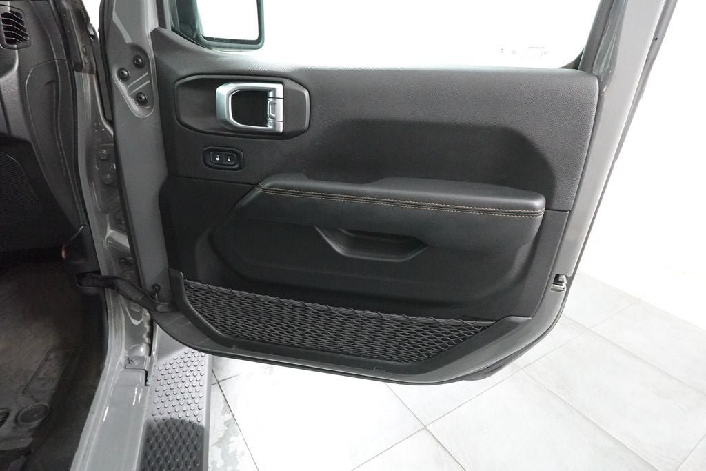 Used 2023 Jeep Wrangler Unlimited Sahara AWD/4WD image 33