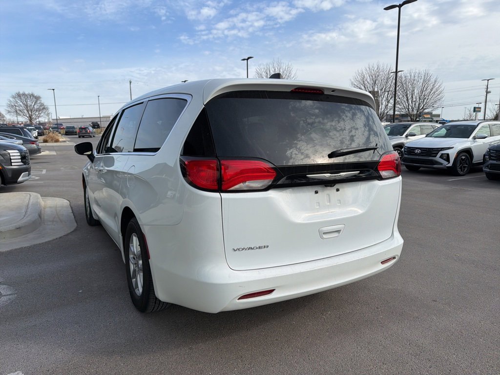 Used 2023 Chrysler Voyager LX image 6