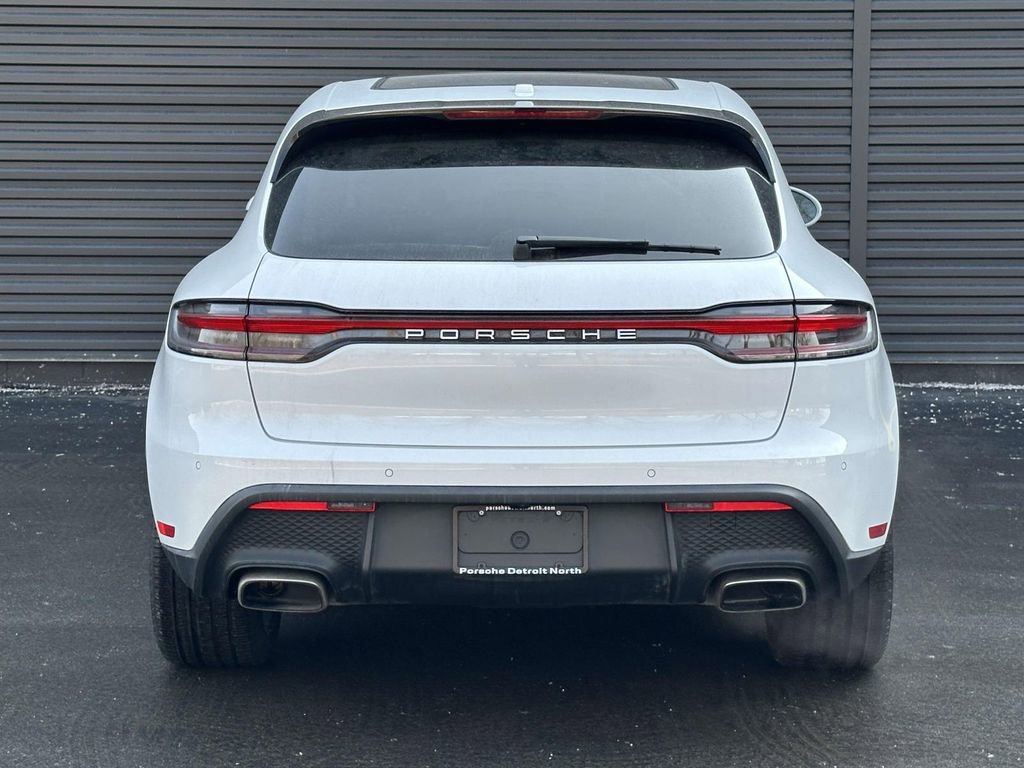 Certified 2025 Porsche Macan image 4