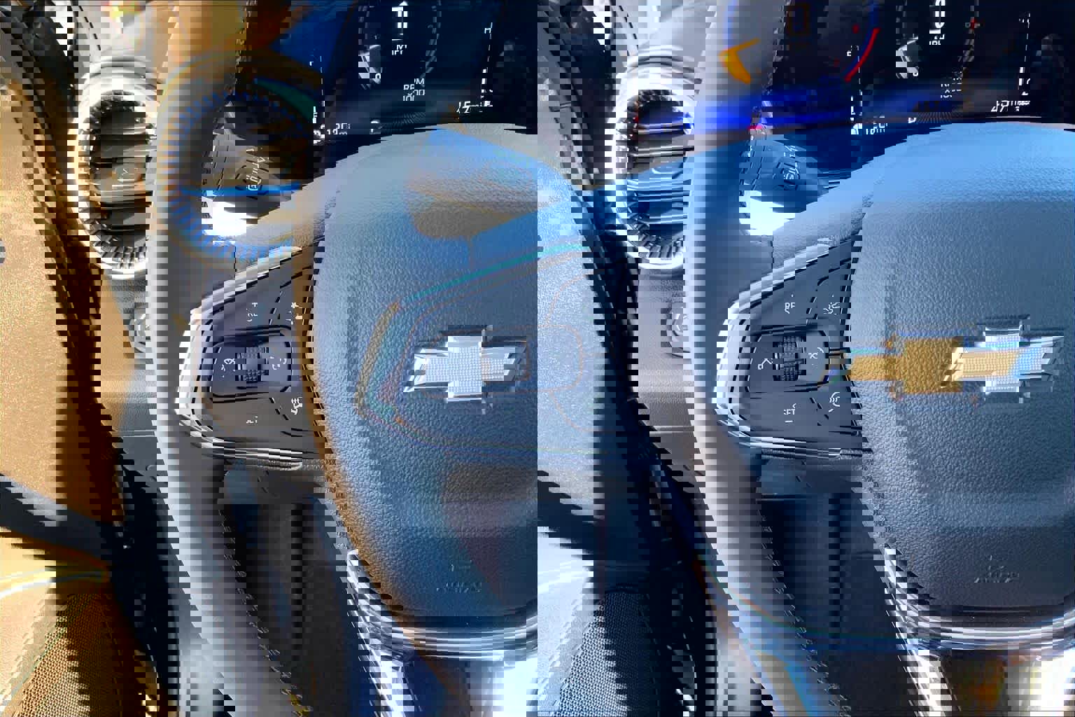 Used 2025 Chevrolet Trax LT w/ LT Convenience Package image 22