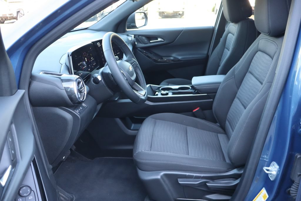 Used 2026 Chevrolet Equinox LT w/ Safety and Technology Package FWD image 5