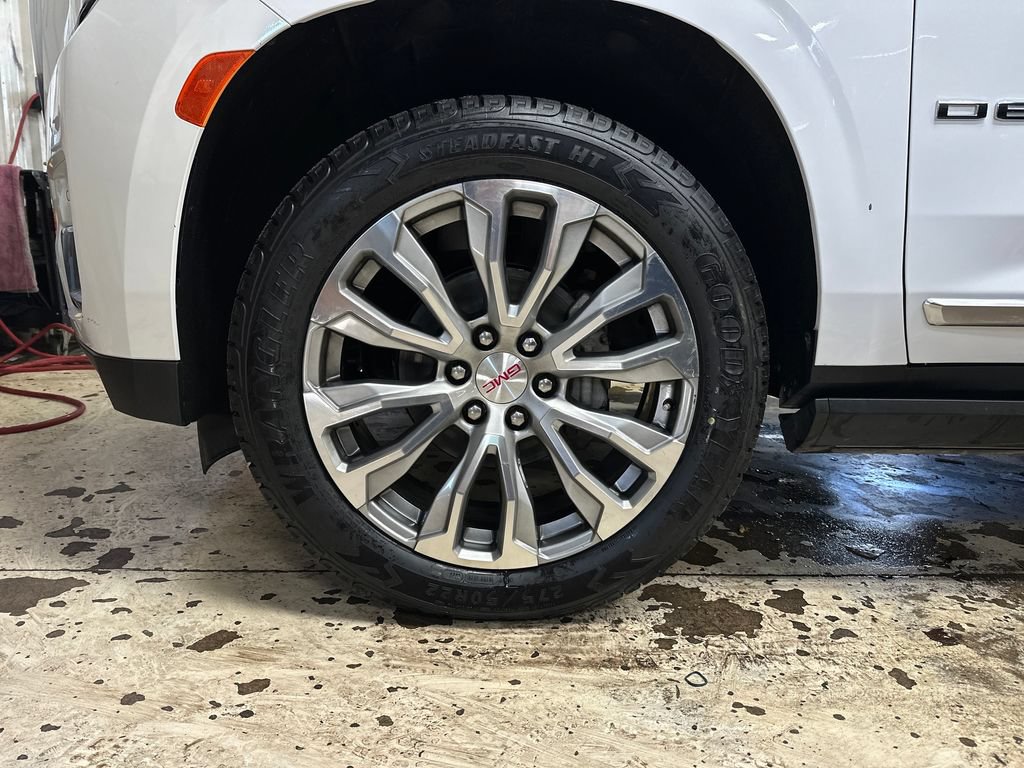 Used 2021 GMC Yukon Denali w/ Denali Ultimate Package AWD/4WD image 11