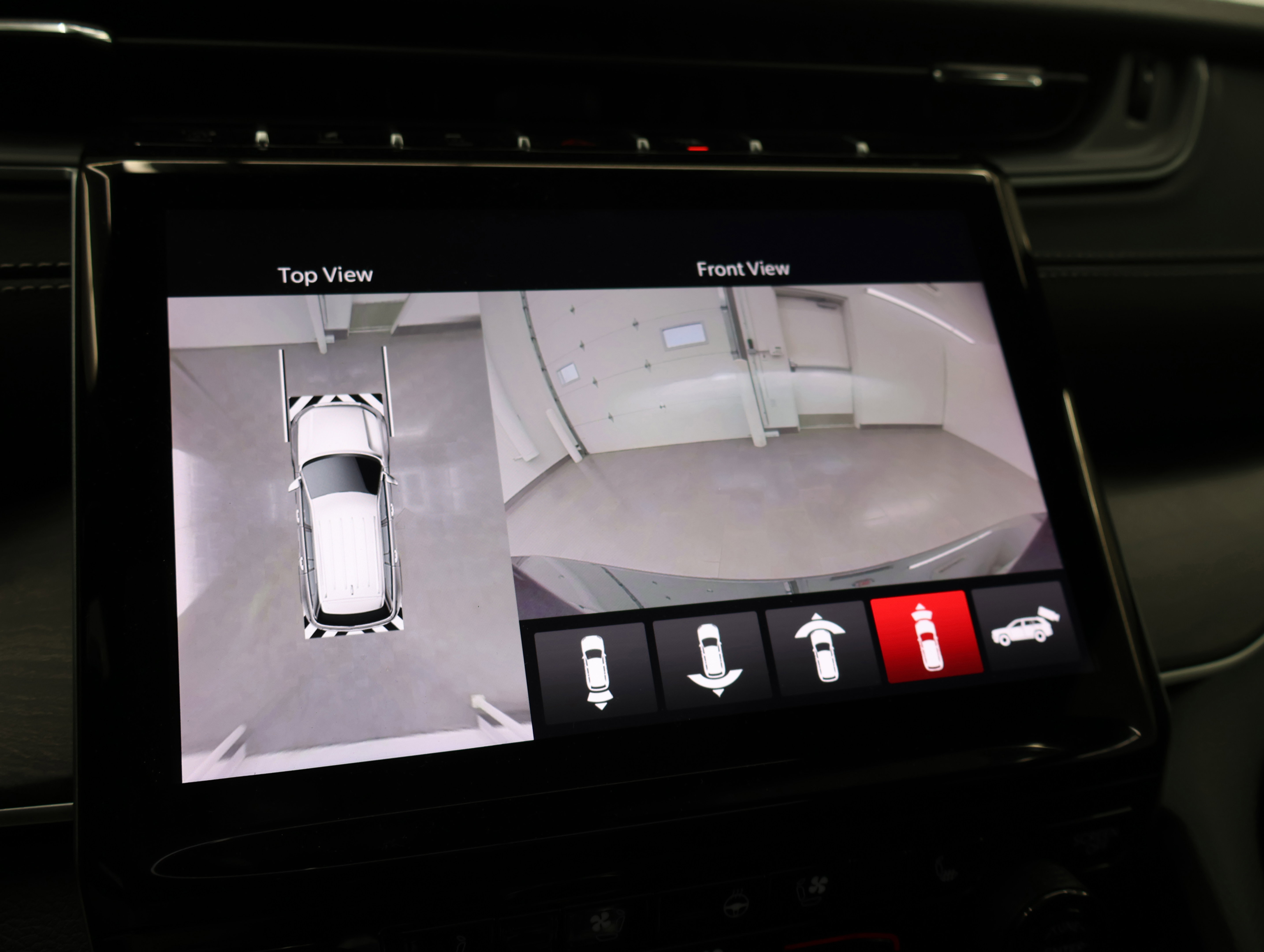 Used 2025 Jeep Grand Cherokee Limited w/ Luxury Tech Group II image 35