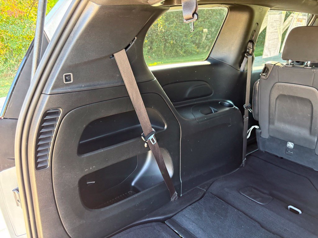 Used 2023 Chrysler Pacifica Touring FWD image 46