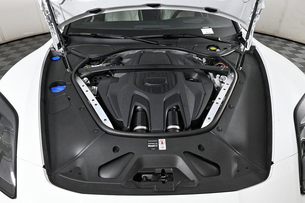 Used 2025 Porsche Panamera image 36