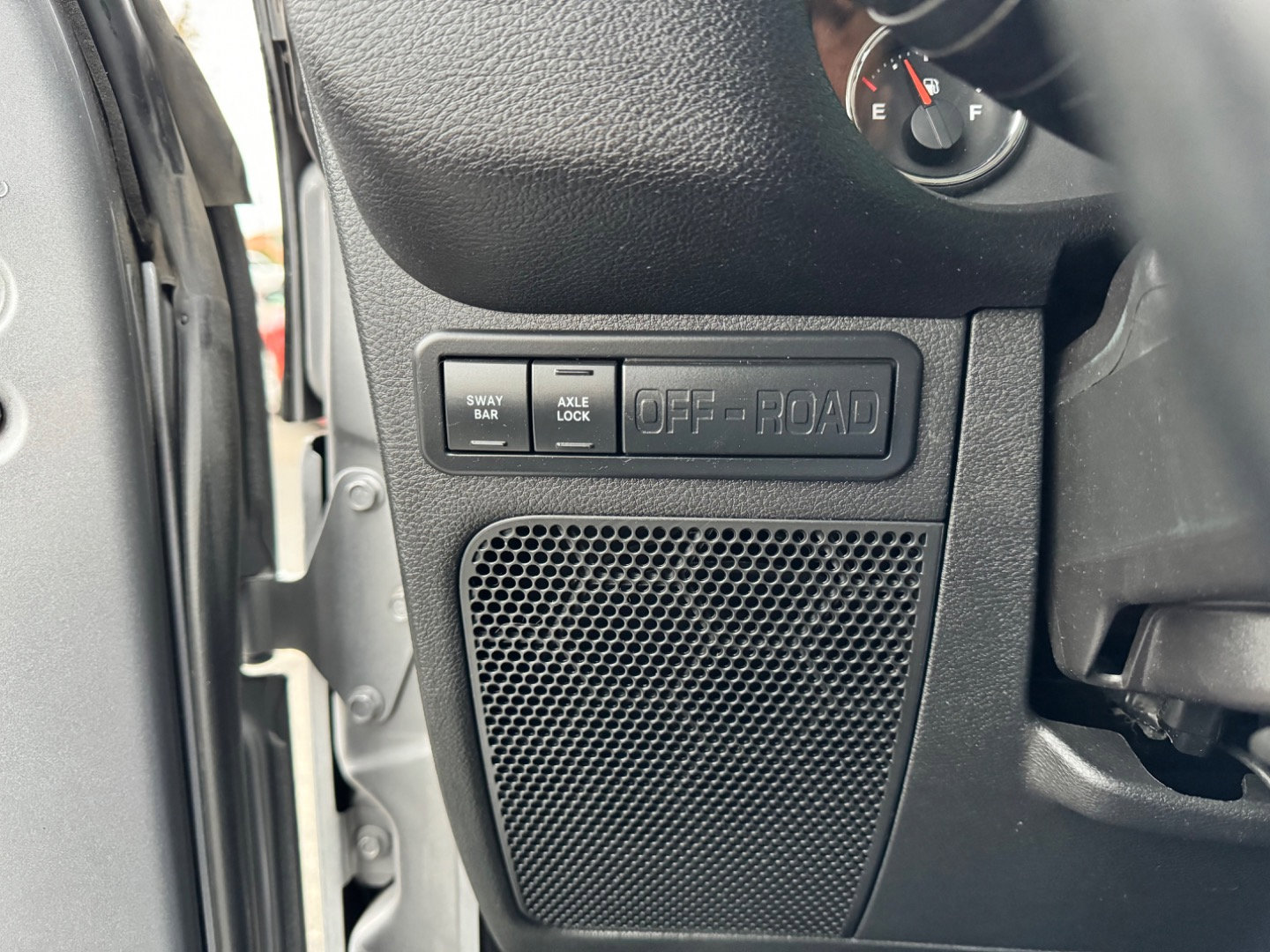 Used 2017 Jeep Wrangler Unlimited Rubicon w/ Connectivity Group AWD/4WD image 11