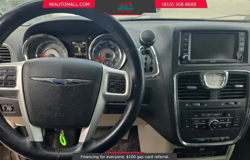 Used 2014 Chrysler Town & Country Touring-L w/ Driver Convenience Group image 6