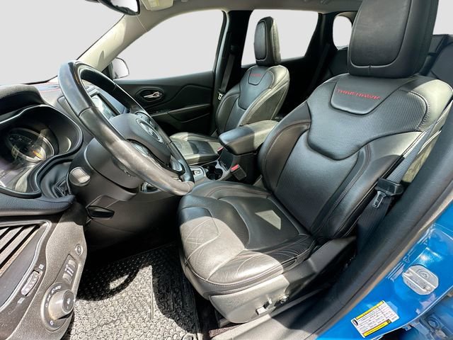 Used 2019 Jeep Cherokee Trailhawk AWD/4WD image 22