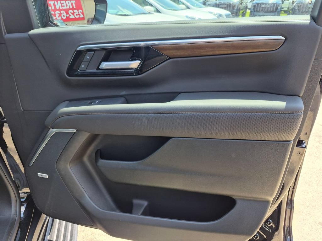 Used 2026 Chevrolet Tahoe High Country AWD/4WD image 28