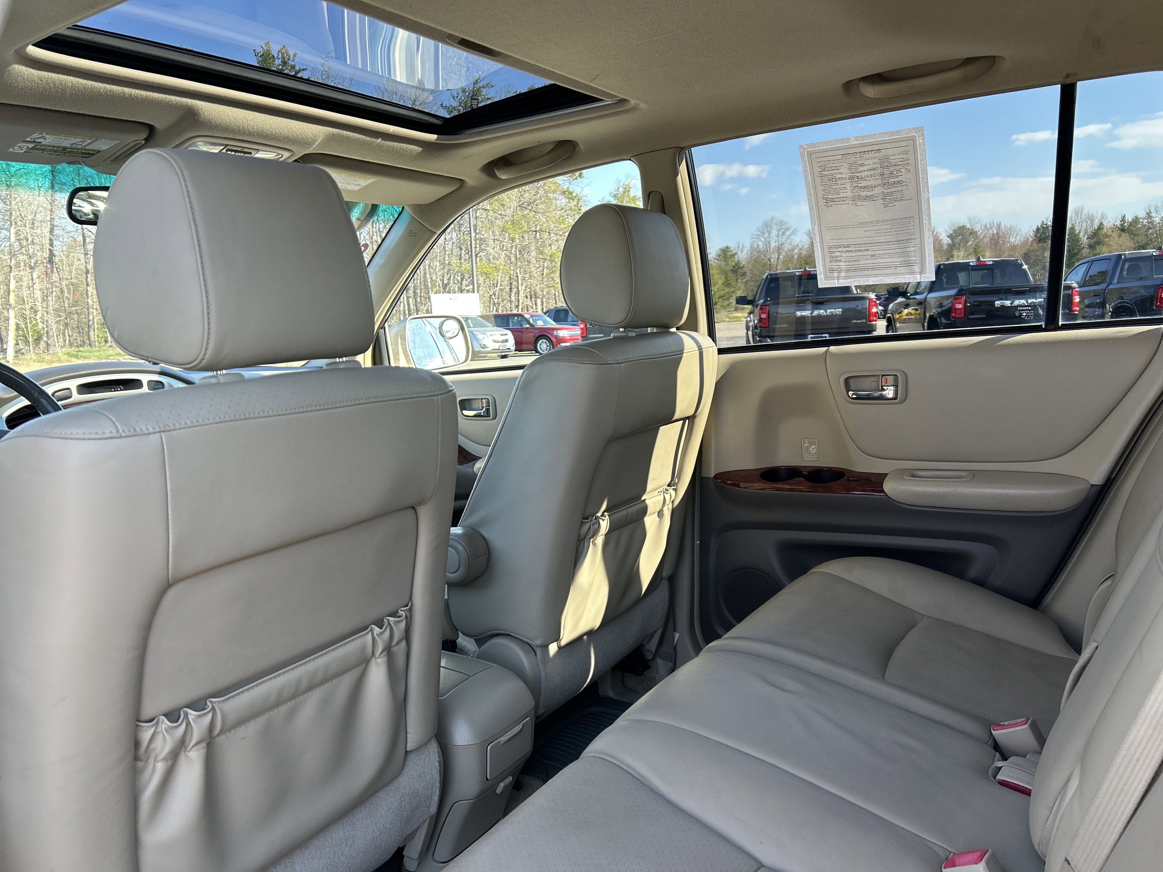 Used 2006 Toyota Highlander 4WD V6 w/ 3rd Row image 16