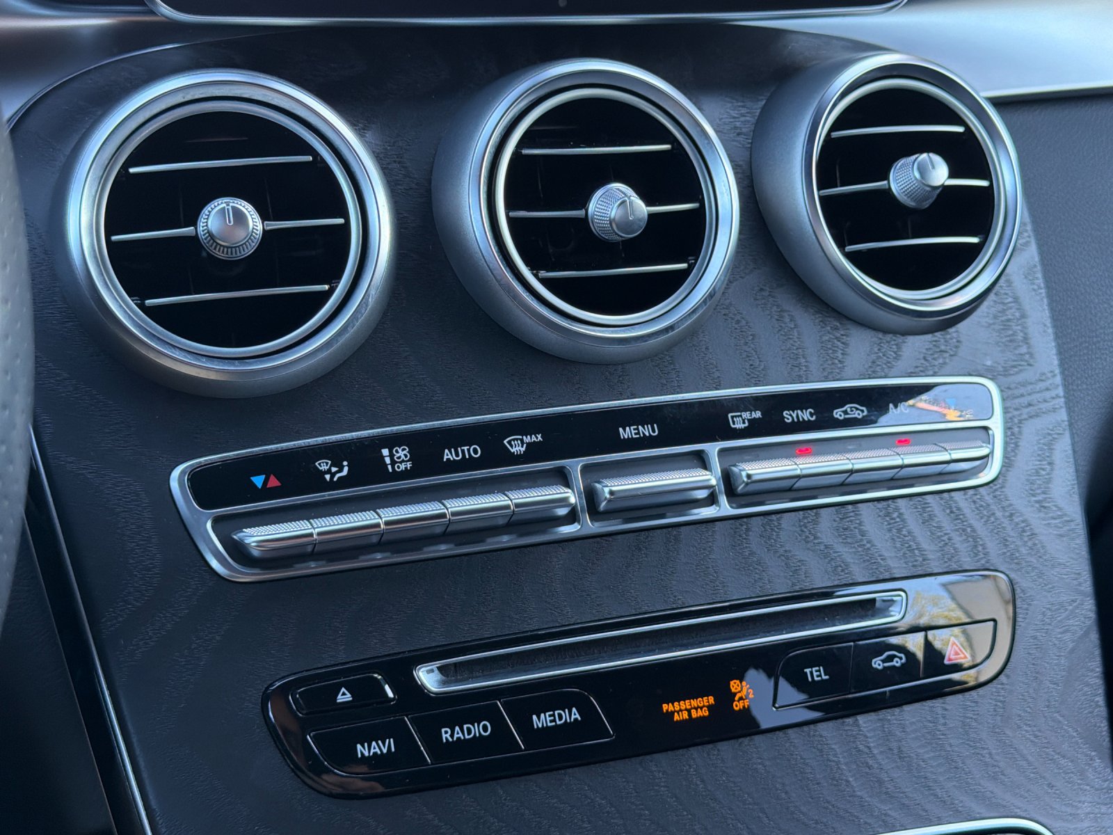 Used 2018 Mercedes-Benz GLC 300 4MATIC image 20