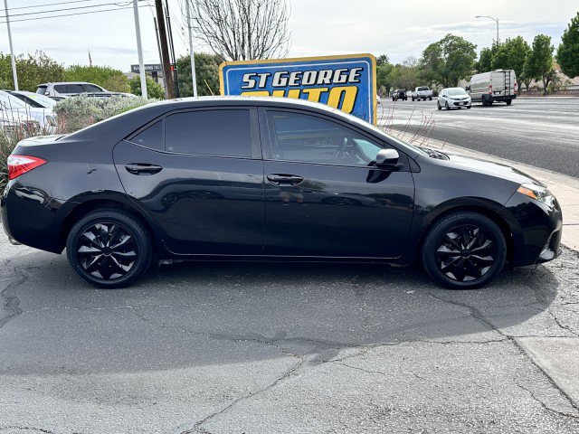 Used 2015 Toyota Corolla LE image 2