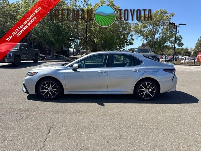 Used 2023 Toyota Camry SE FWD image 1