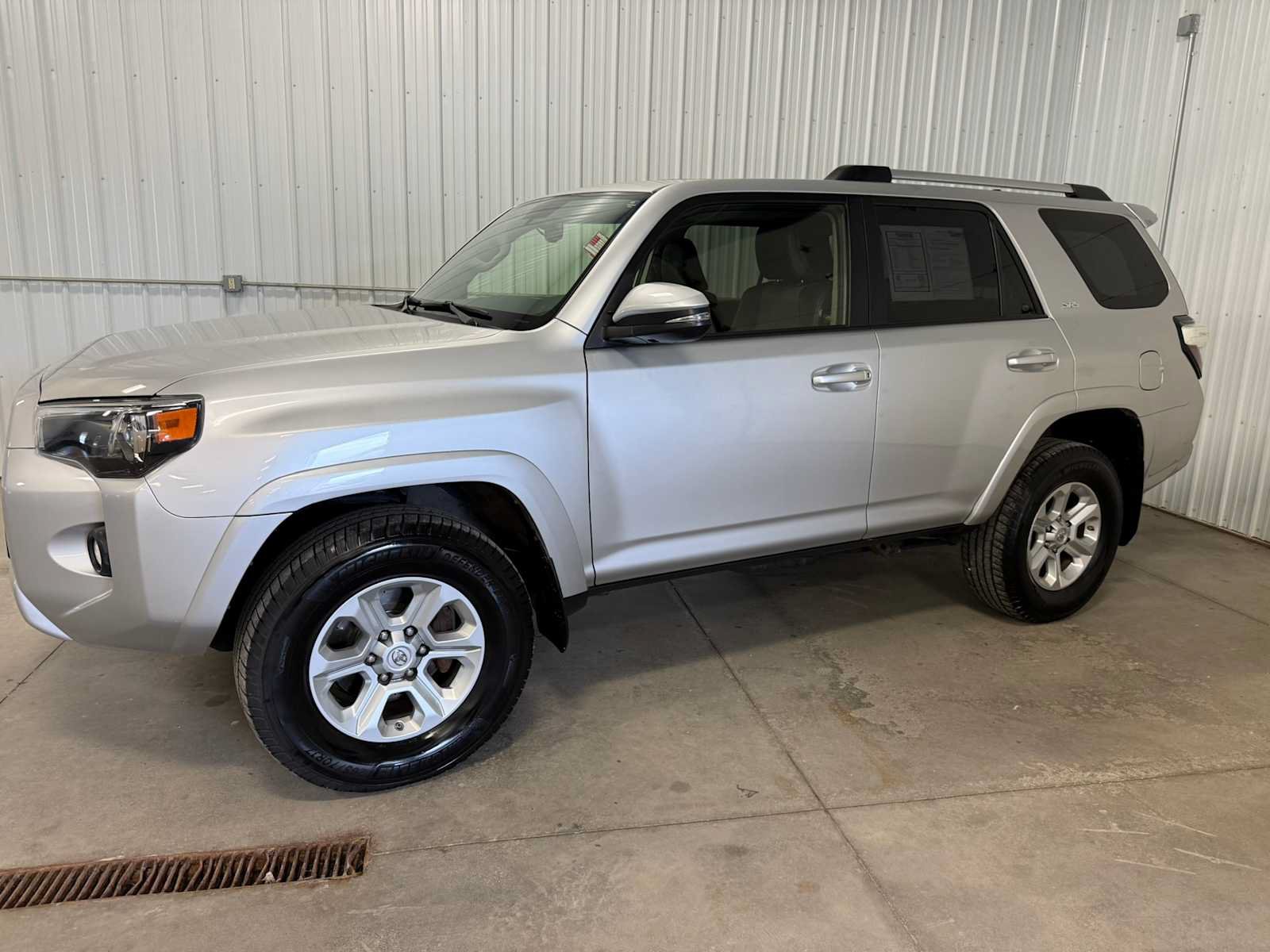 Used 2019 Toyota 4Runner SR5 Premium AWD/4WD image 2