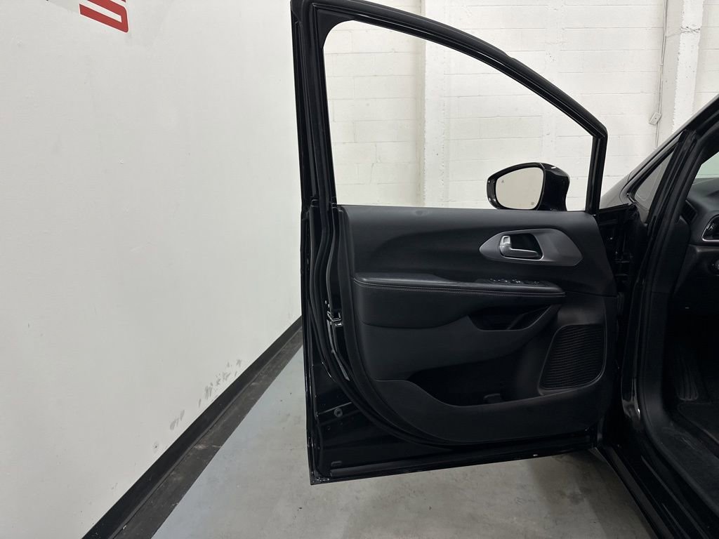 Used 2018 Chrysler Pacifica Touring Plus w/ S Appearance Package image 36