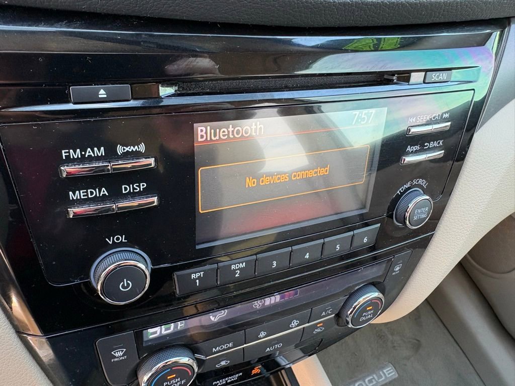 Used 2015 Nissan Rogue SV image 22