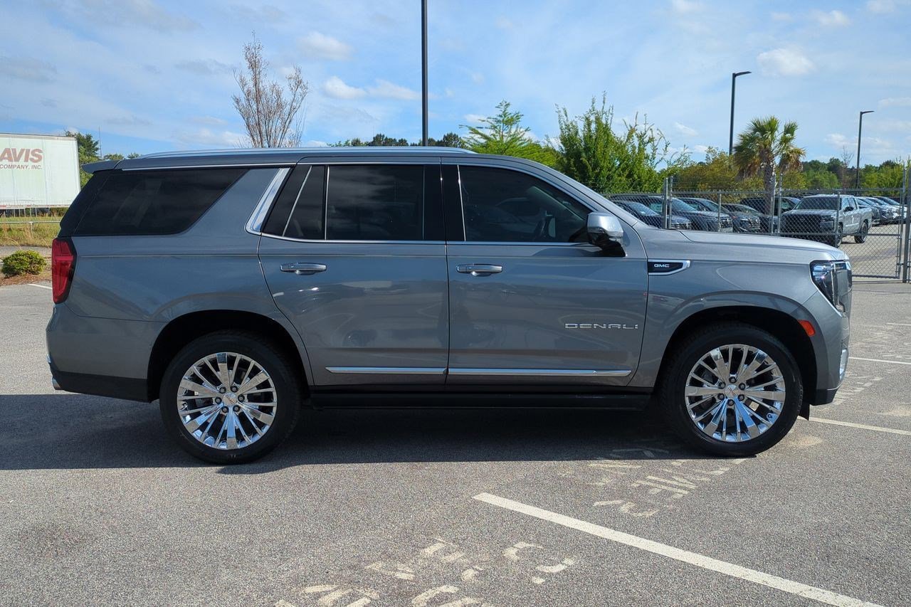 Used 2021 GMC Yukon Denali w/ Denali Premium Package RWD image 2