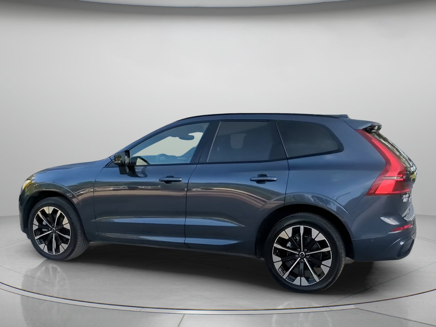 Used 2026 Volvo XC60 B5 Plus AWD/4WD image 18