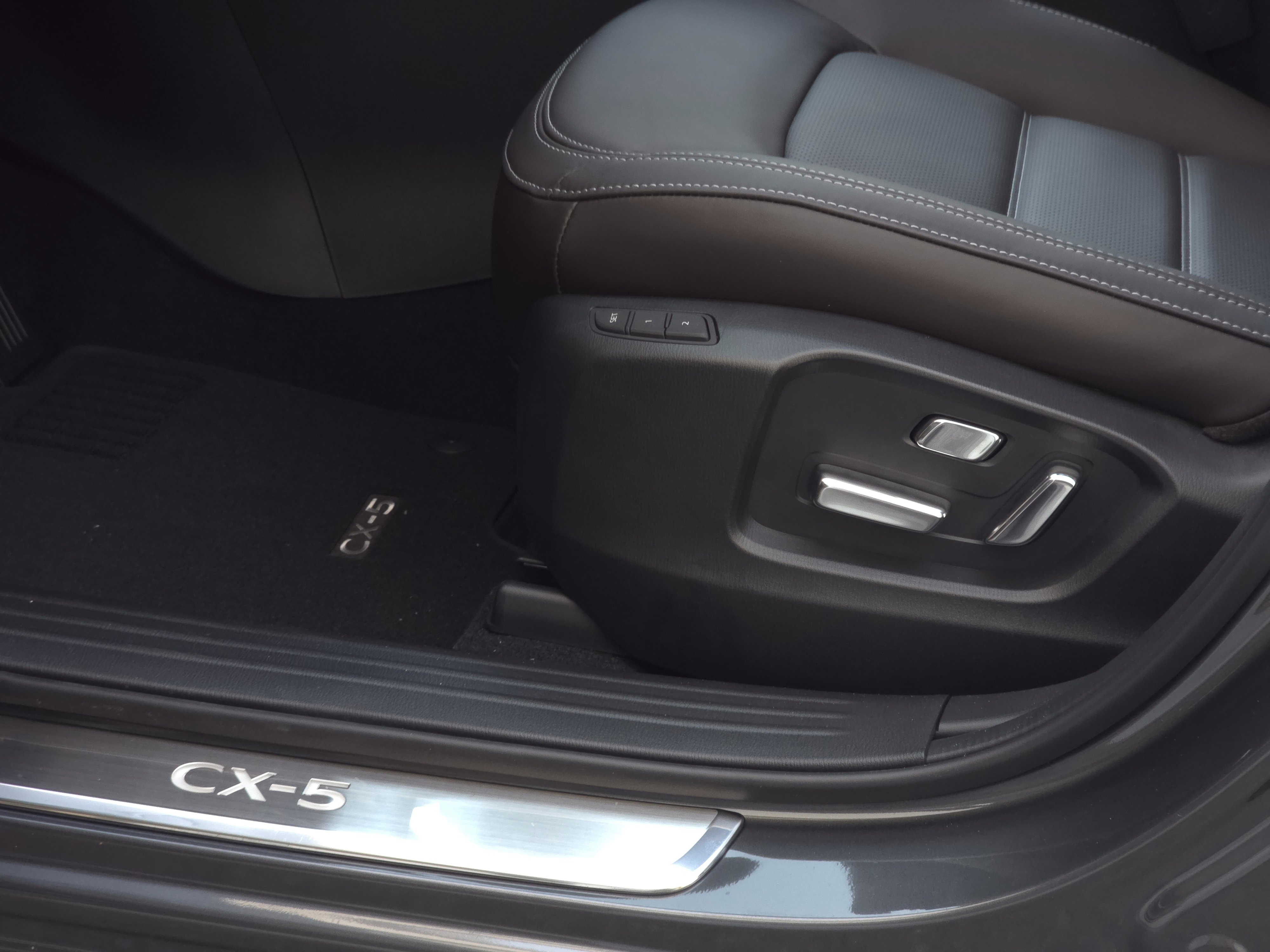 New 2025 MAZDA CX-5 Signature image 11