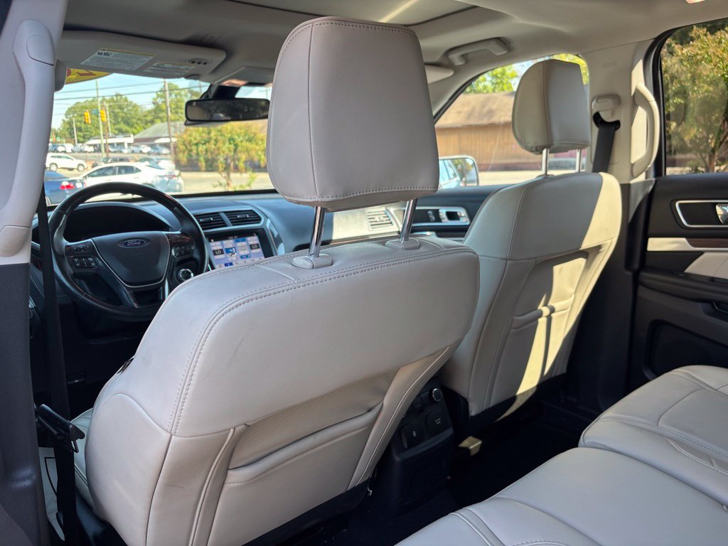 Used 2019 Ford Explorer Limited w/ Limited Luxury Package FWD image 22