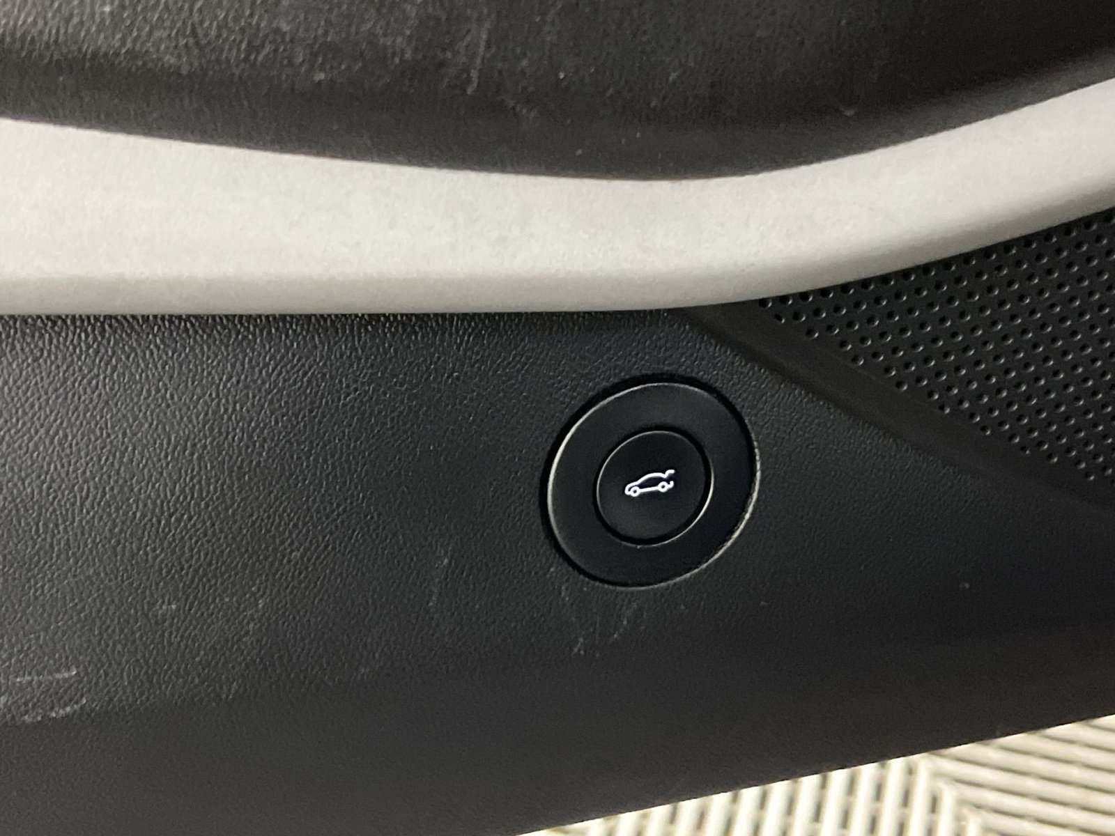 Used 2018 Chevrolet Camaro SS image 31