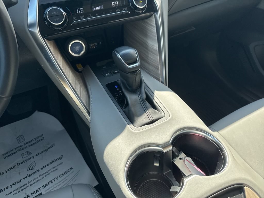 Certified 2022 Toyota Venza XLE AWD/4WD image 26