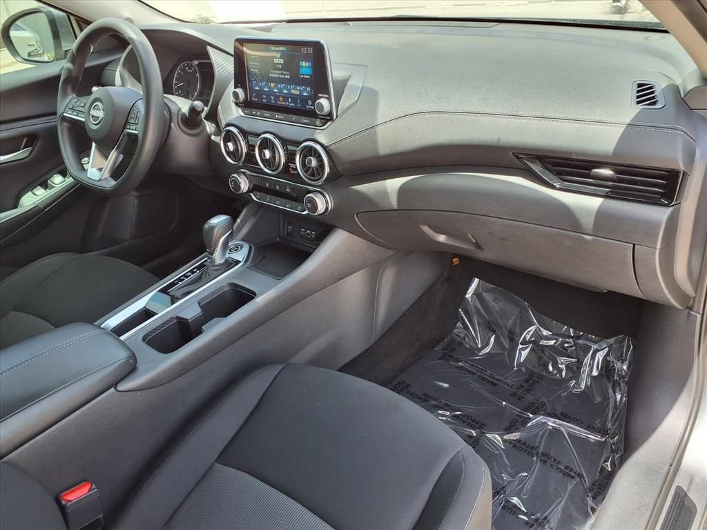Used 2024 Nissan Sentra SV FWD image 8