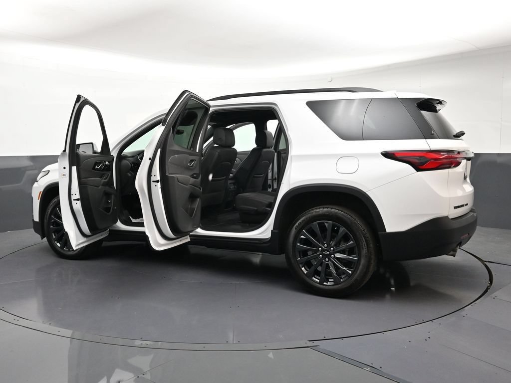 Certified 2023 Chevrolet Traverse RS w/ LPO, Floor Liner Package AWD/4WD image 35