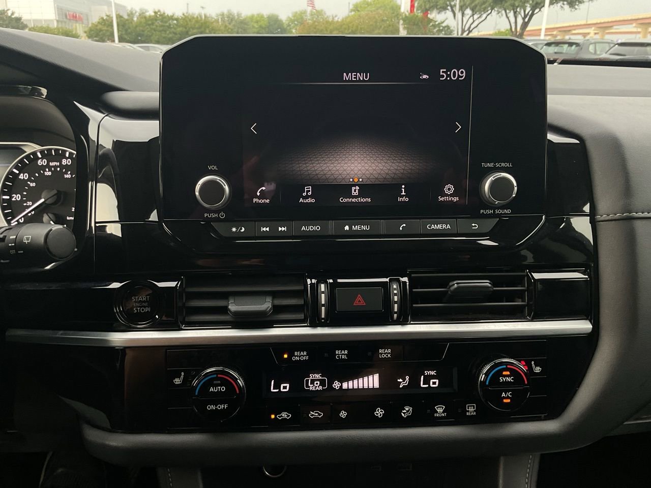 Used 2025 Nissan Pathfinder SV FWD image 28