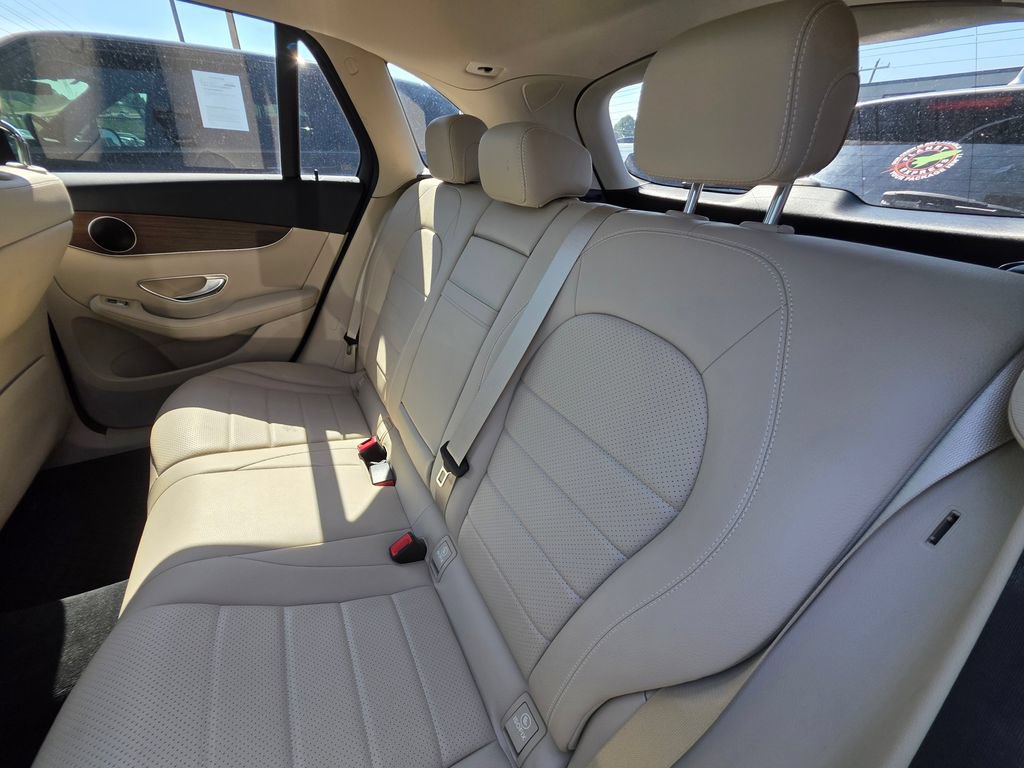 Used 2021 Mercedes-Benz GLC 300 4MATIC image 7