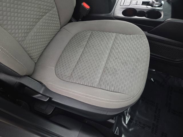 Used 2020 Ford Escape SE image 31