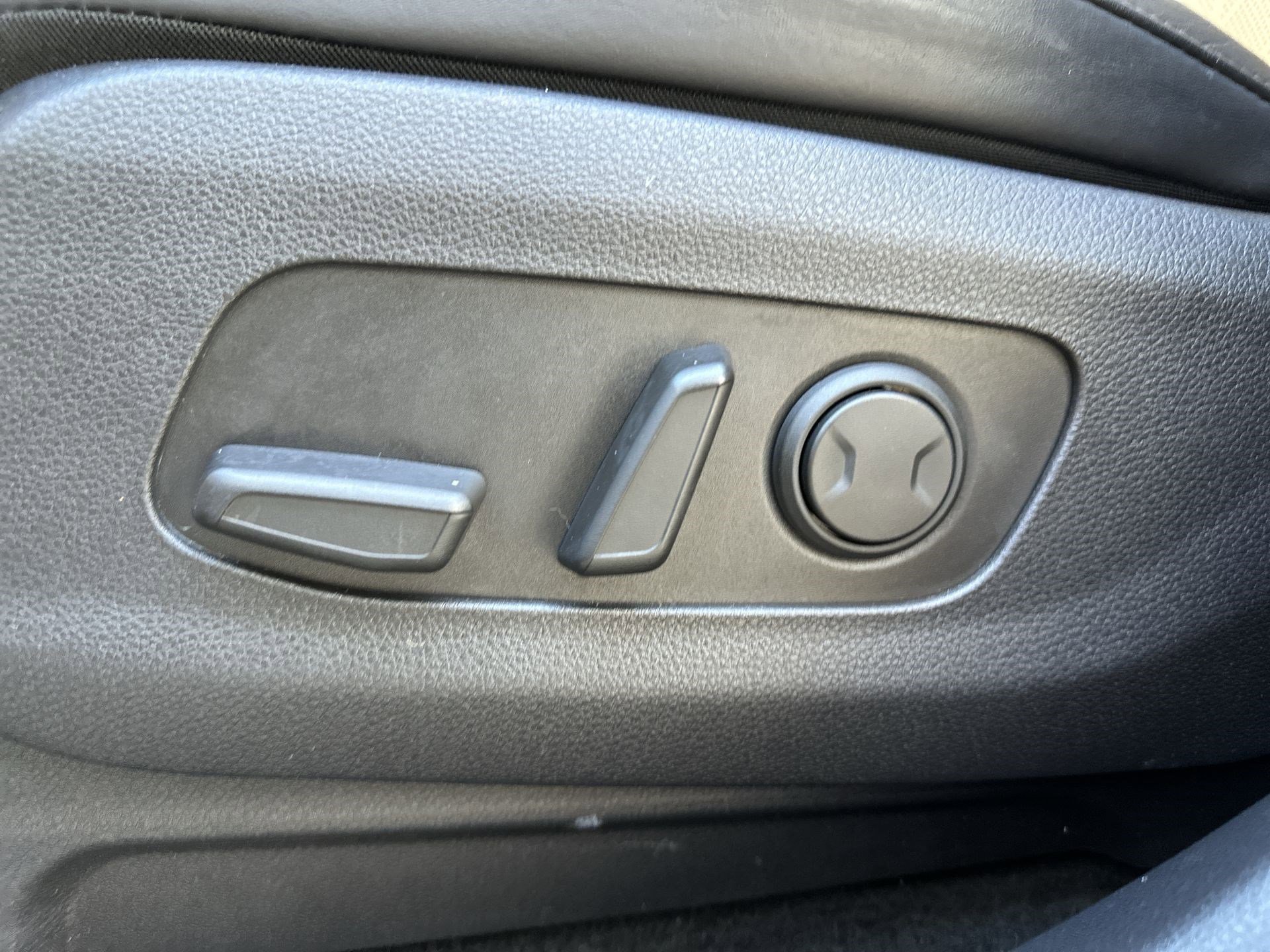 Certified 2023 Kia Carnival LX image 14