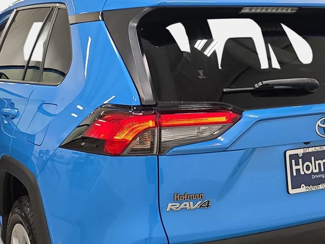 Used 2019 Toyota RAV4 LE w/ All Weather Liner Package AWD/4WD image 30