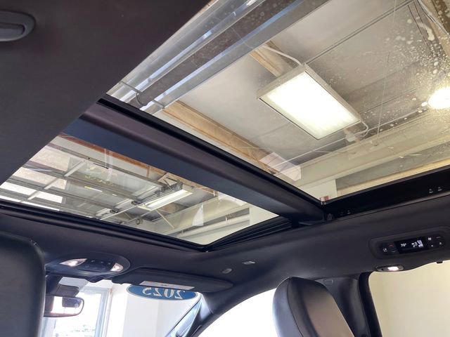 Used 2025 Chrysler Pacifica Limited FWD image 19