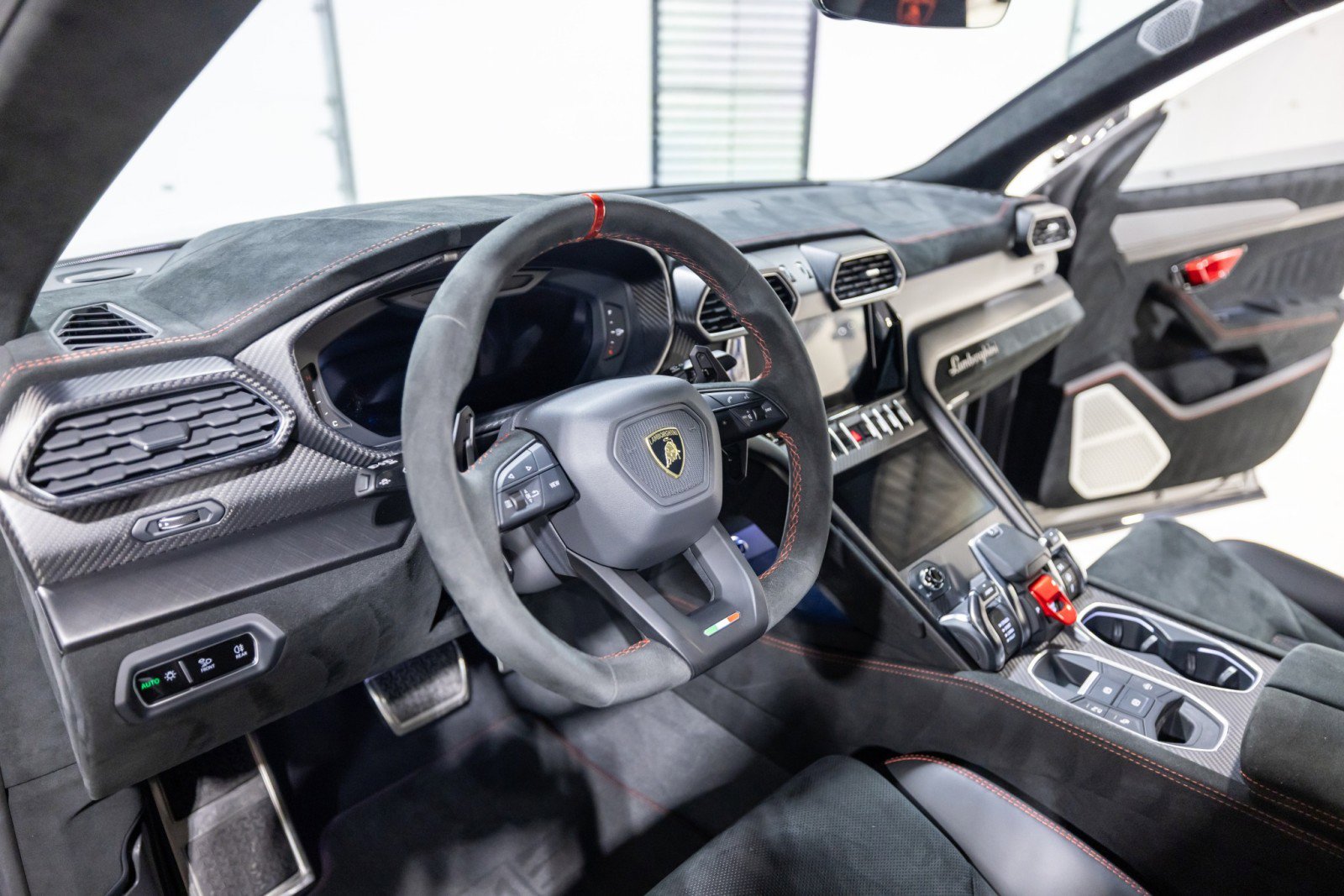 Used 2023 Lamborghini Urus Performante image 45