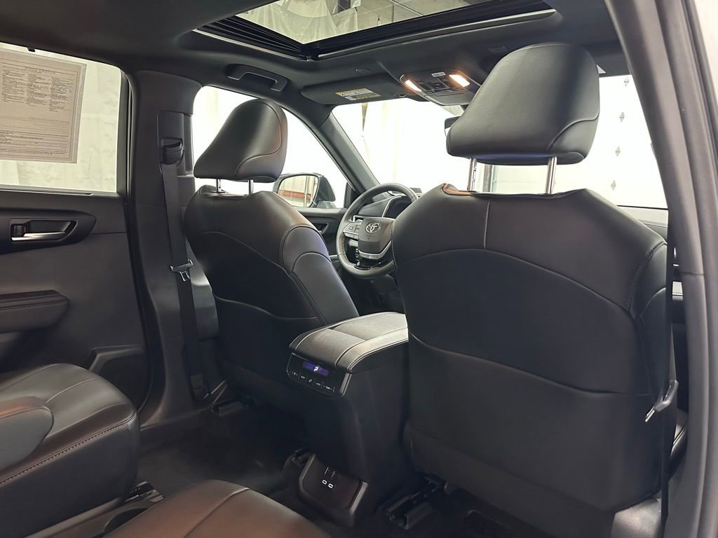 Used 2025 Toyota Highlander XSE image 57