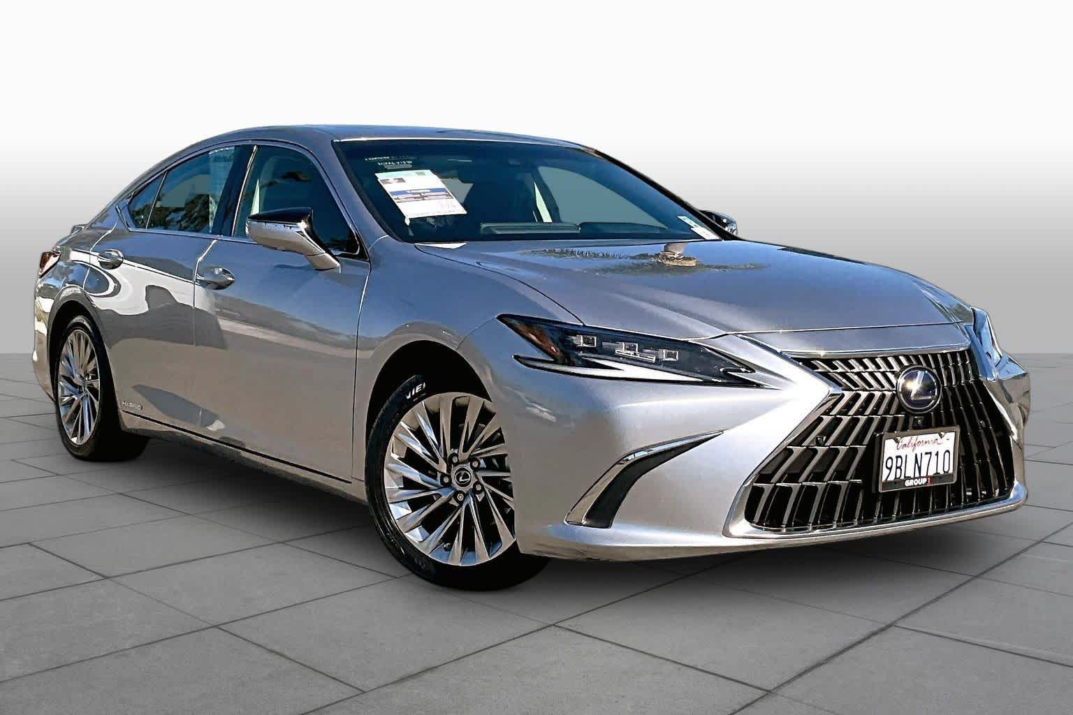 Used 2022 Lexus ES 300h w/ Accessory Package FWD image 2