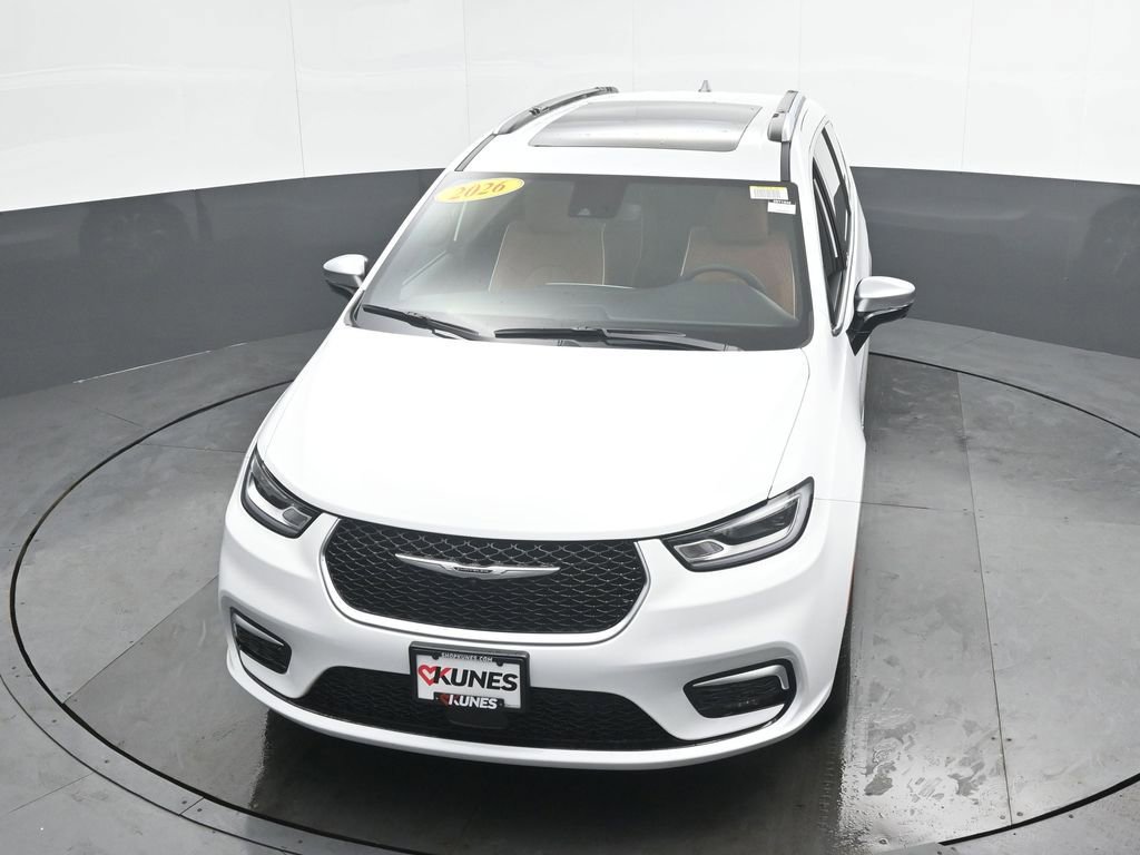 New 2026 Chrysler Pacifica Pinnacle w/ Trailer Tow Group AWD/4WD image 35
