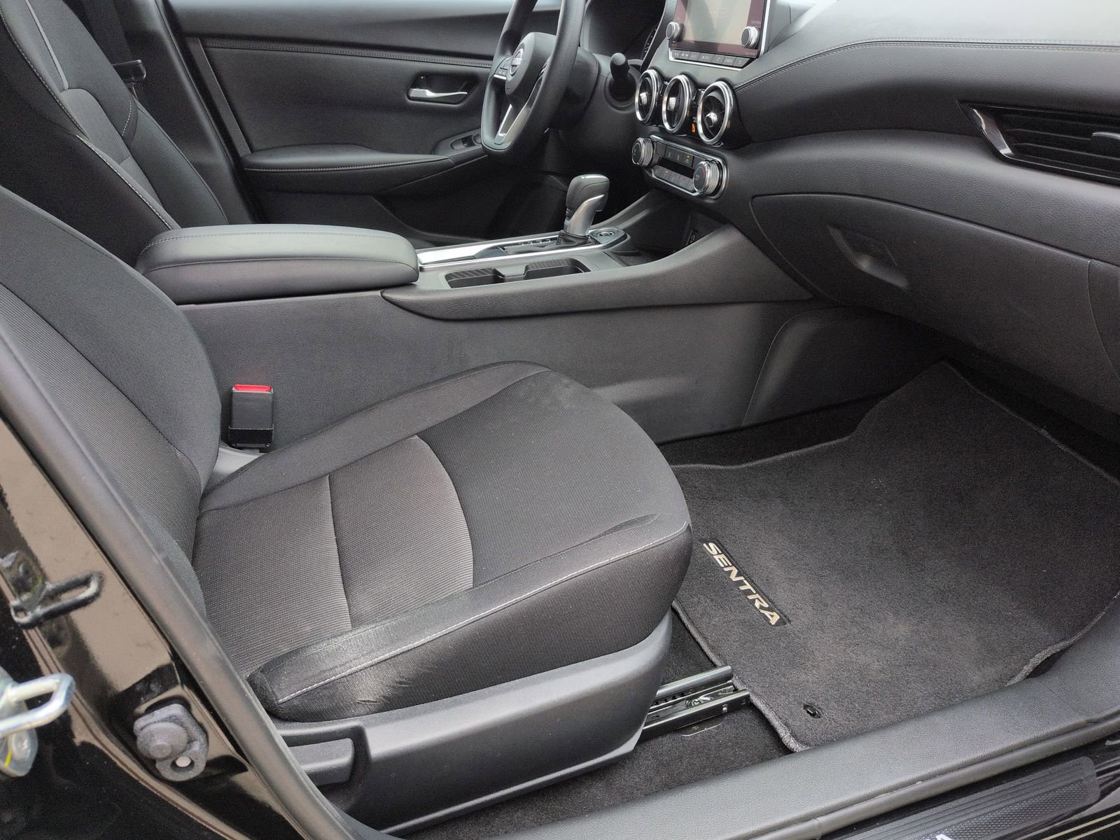 Certified 2025 Nissan Sentra SV image 31