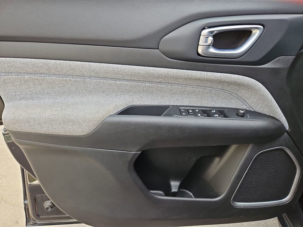 Used 2024 Jeep Compass Latitude image 22