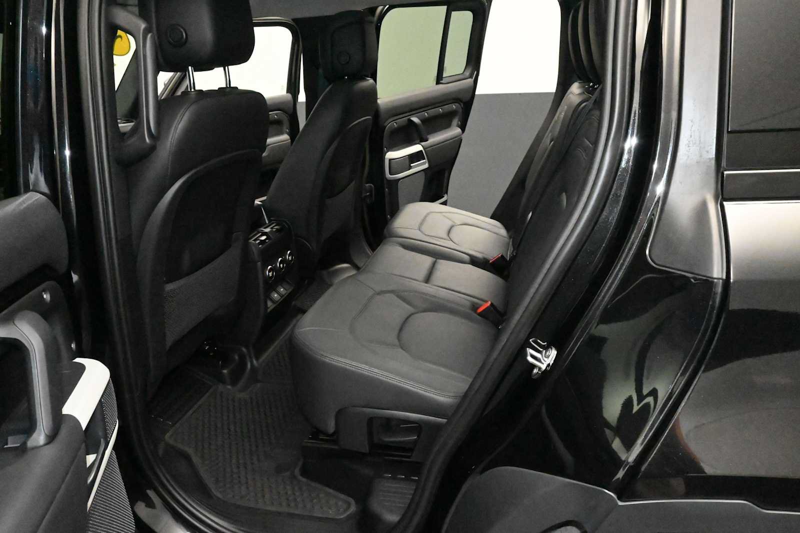 Used 2023 Land Rover Defender 110 SE AWD/4WD image 13