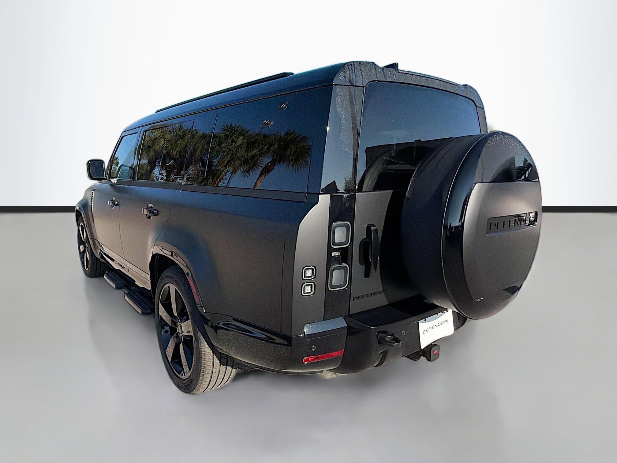 New 2026 Land Rover Defender 130 X-Dynamic SE image 3