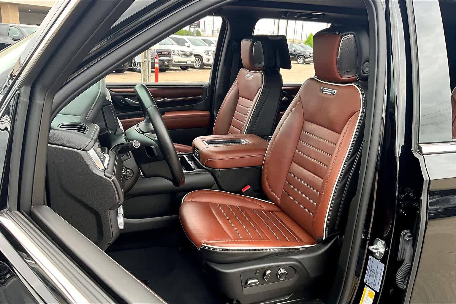 Used 2023 GMC Yukon Denali Ultimate image 8