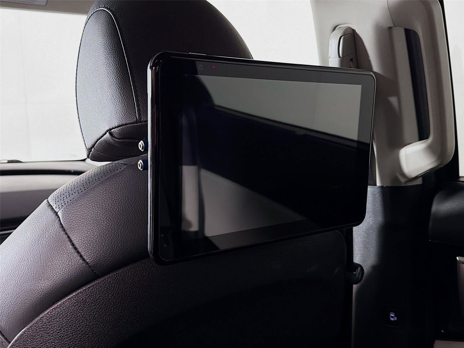 Used 2023 Kia Carnival SX Prestige image 26