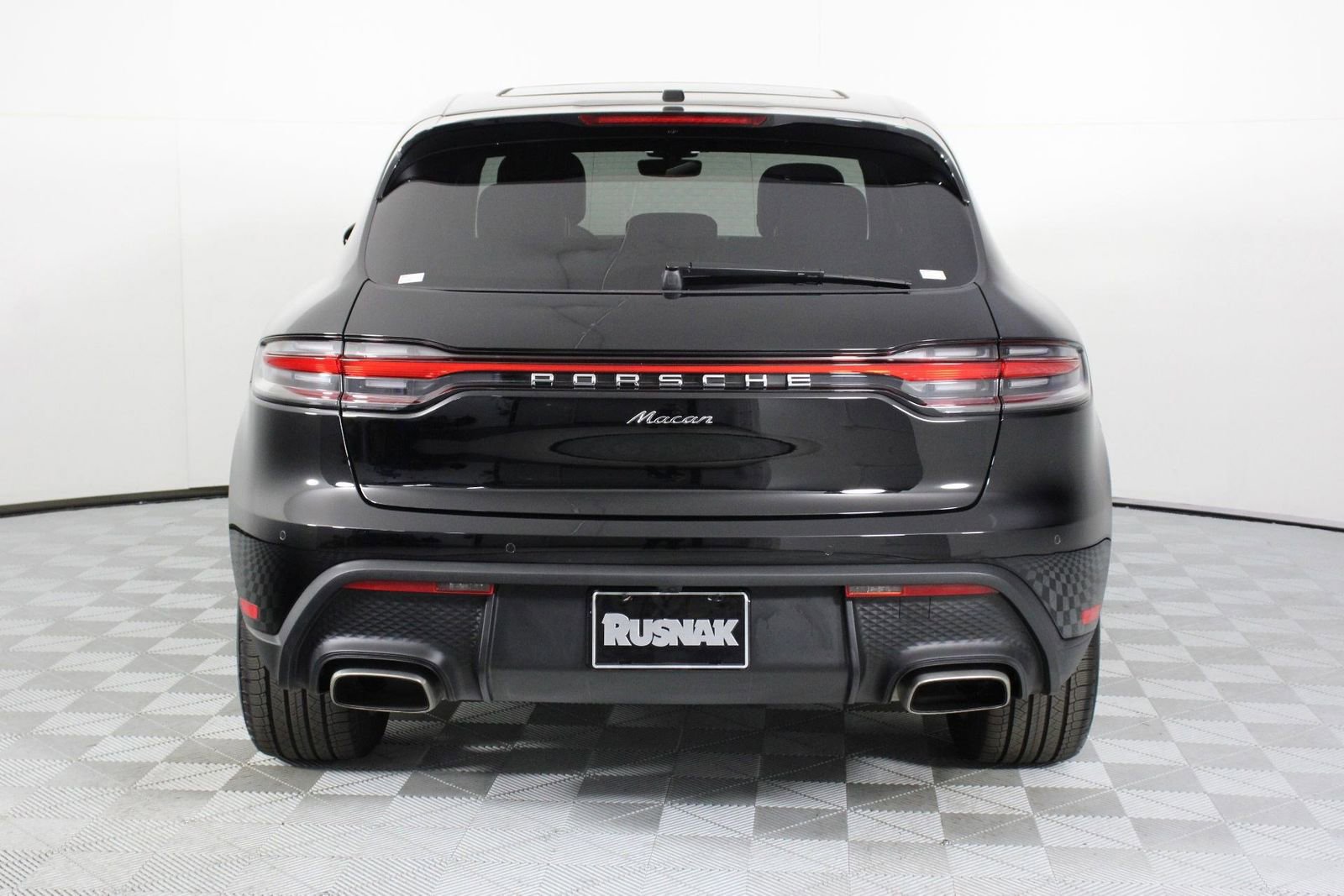 Certified 2025 Porsche Macan image 6