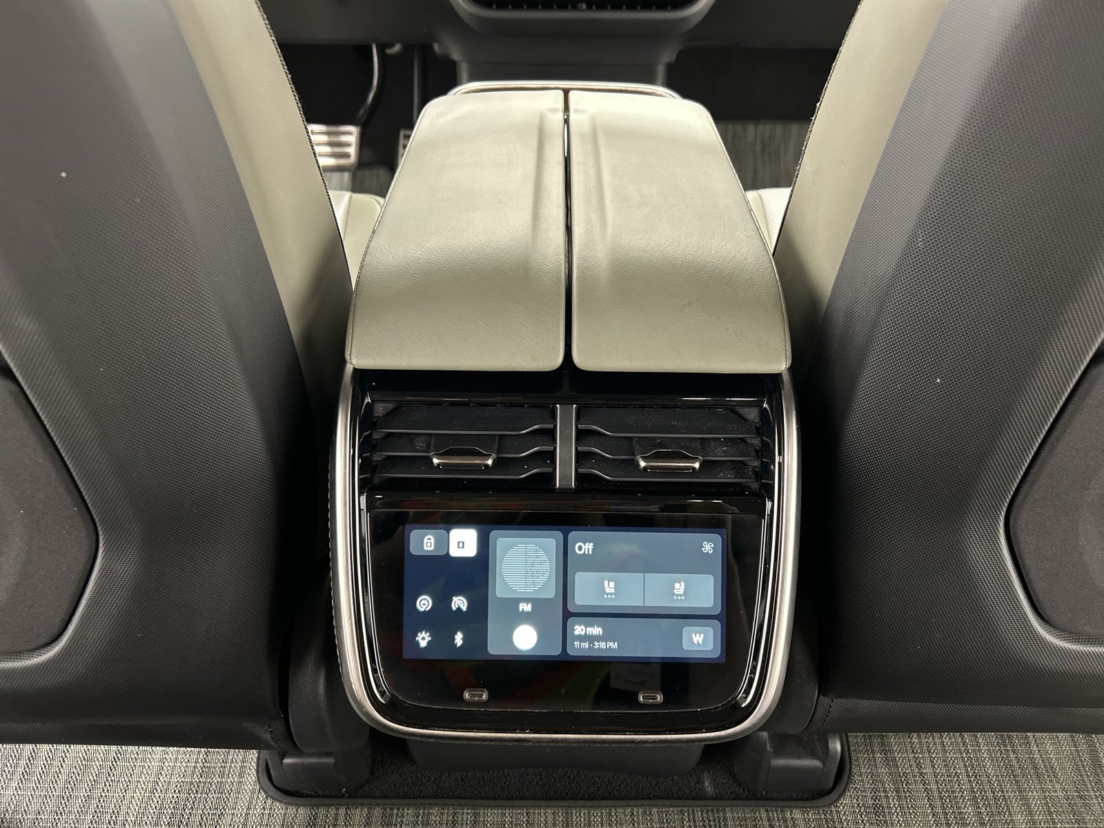 Used 2023 Rivian R1S Adventure image 30